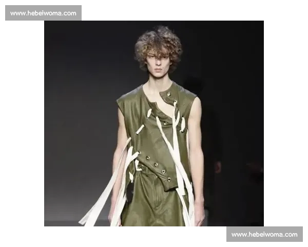 红包雨遇上 T 台步：185 帅哥走秀太会整活